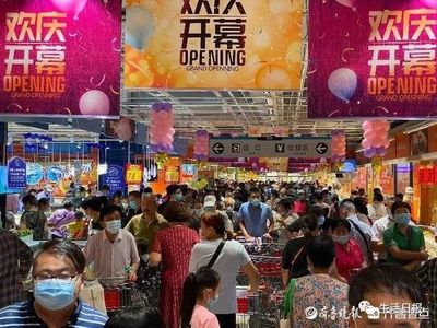 濟(jì)南迎來(lái)第8家大潤(rùn)發(fā)，搶購(gòu)現(xiàn)場(chǎng)堪比廟會(huì) 市民為搶特價(jià)肉拼命騎車沖向生鮮區(qū)