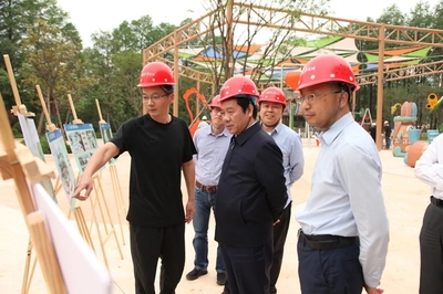 張世華調(diào)研武漢瑪雅海灘水公園三期建設(shè)情況